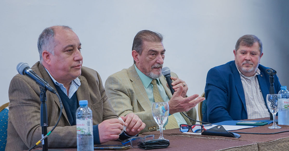 Rector Ing. Ruben Soro; Prof. Juan Carlos Aguero; Ing. Marcelo Marciszack. Rector Ing. Ruben Soro; Prof. Juan Carlos Aguero; Ing. Marcelo Marciszack.